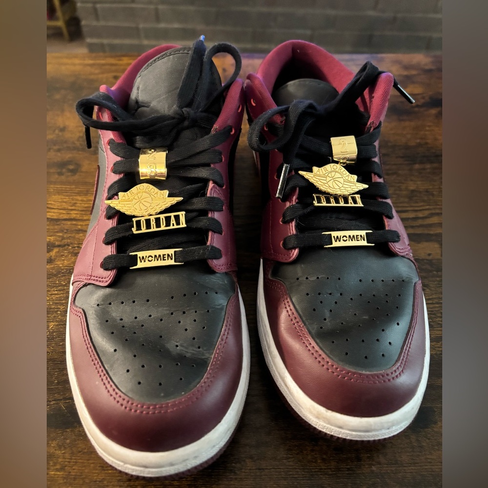 Jordan 1 Low dark beetroot black